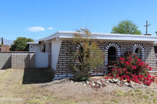 view of front of property featuring fence
