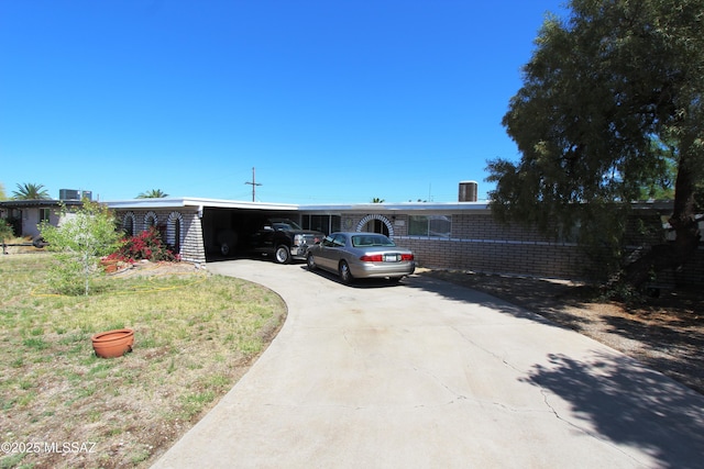 view of front of property with concrete driveway