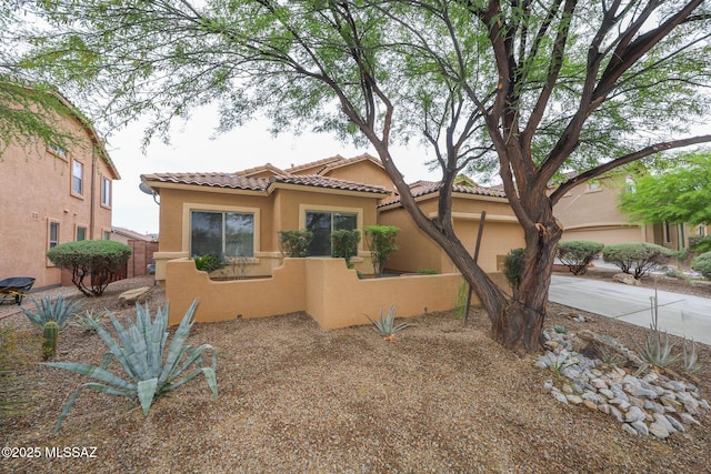 651 W Sonatina Ln, Oro Valley, AZ 85737 - mediterranean / spanish house with stucco siding, a tiled roof, concrete driveway, and fence