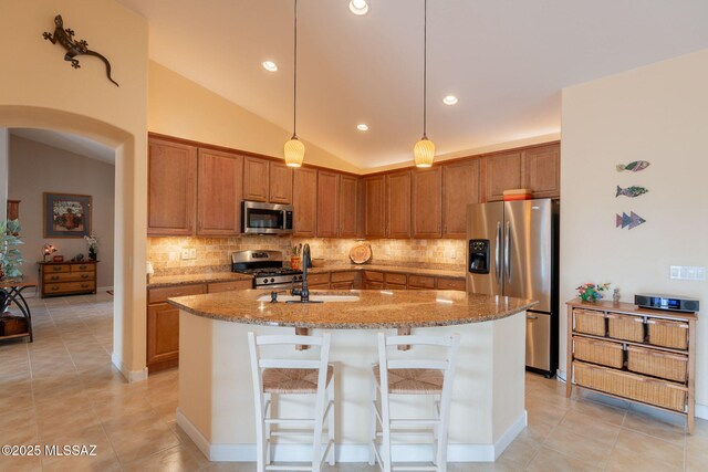 2740 E Ponce Ct, Green Valley, AZ 85614 - kitchen featuring stainless steel appliances, tasteful backsplash, a sink, light stone countertops, and vaulted ceiling