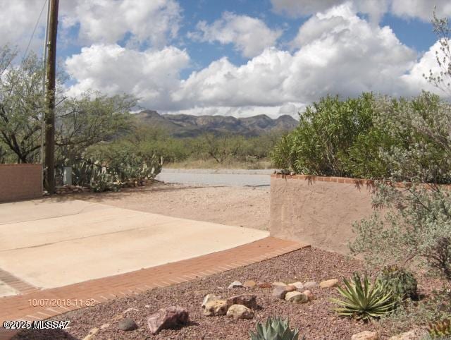view of yard featuring a patio and a mountain view