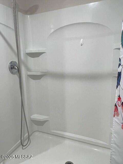 365 S Redwood Loop, Benson, AZ 85602 - full bath featuring a stall shower