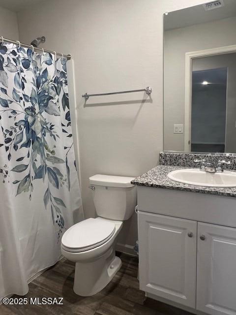 365 S Redwood Loop, Benson, AZ 85602 - bathroom featuring wood finished floors, toilet, vanity, and curtained shower
