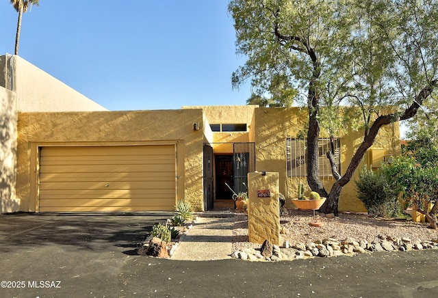 810 E Placita Leslie, Tucson, AZ 85718 - view of front of property featuring driveway, stucco siding, and an attached garage