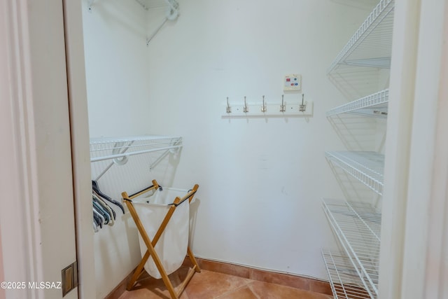 149 E Los Arcos, Green Valley, AZ 85614 - walk in closet featuring tile patterned floors
