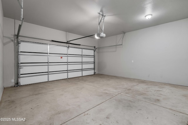 156 E Stone Ct, Tucson, AZ 85705 - garage featuring a garage door opener