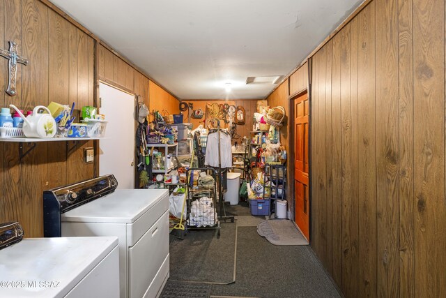 575 N Robles Rd, Oracle, AZ 85623 - laundry area featuring carpet flooring, independent washer and dryer, and wooden walls