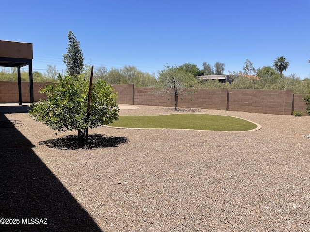 9454 E Lanterra Ct, Tucson, AZ 85710 - view of yard with a fenced backyard