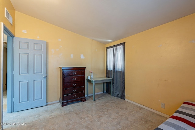2220 E 35th St, Tucson, AZ 85713 - bedroom with vaulted ceiling and baseboards