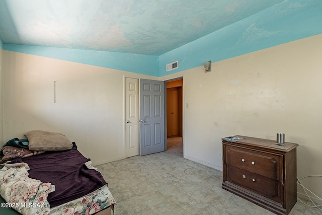 2220 E 35th St, Tucson, AZ 85713 - bedroom with baseboards, light flooring, and vaulted ceiling