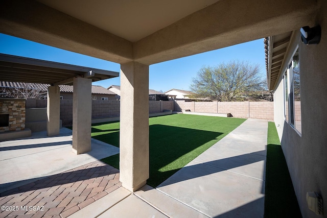 37 W Corte Perla Fina, Sahuarita, AZ 85629 - view of yard with a patio area