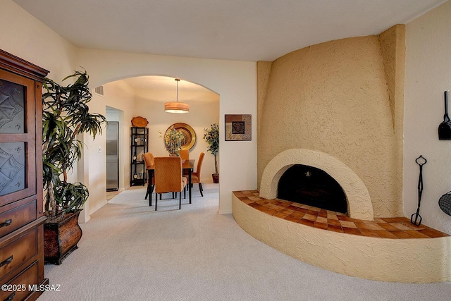 4640 E Via Pimeria Alta, Tucson, AZ 85718 - living room featuring arched walkways and carpet