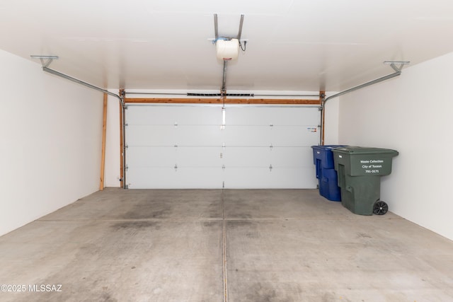 6591 S Avenida Santa Carolina, Tucson, AZ 85756 - garage featuring a garage door opener