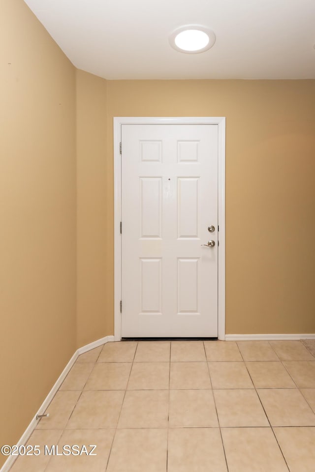 6591 S Avenida Santa Carolina, Tucson, AZ 85756 - entryway featuring light tile patterned floors and baseboards