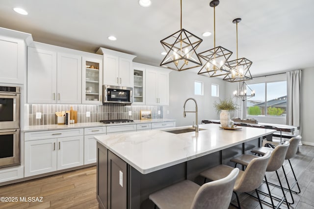 11479 N Desert Calico Loop, Tucson, AZ 85742 - kitchen featuring a sink, stainless steel appliances, a chandelier, recessed lighting, and a kitchen bar