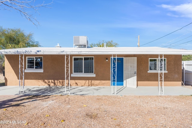 4029 E Fort Lowell Rd, Tucson, AZ 85712 - view of front facade featuring stucco siding, a patio, and central AC unit