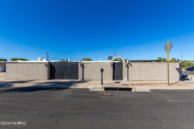 4367 N Radin Ave, Tucson, AZ 85705 - exterior space with fence
