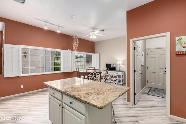1497 W Carmel Pointe Dr, Oro Valley, AZ 85737 - kitchen featuring ceiling fan, light wood-style flooring, rail lighting, and baseboards