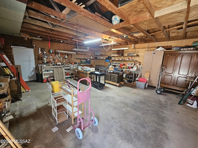1760 W Airport Rd, Willcox, AZ 85643 - garage featuring a workshop area