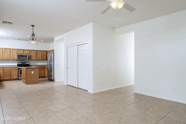 803 W Calle Muro Fuerte Dr, Sahuarita, AZ 85629 - kitchen with stainless steel appliances, open floor plan, ceiling fan, hanging light fixtures, and recessed lighting