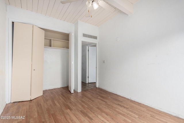 unfurnished bedroom with light wood finished floors, a closet, and a ceiling fan
