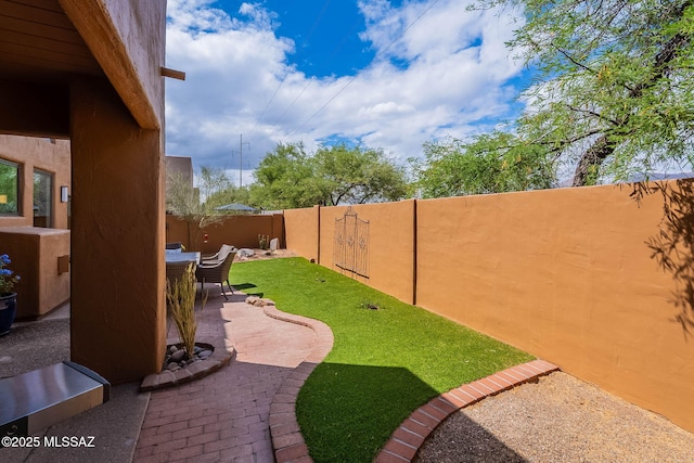 4296 N Rillito Creek Pl, Tucson, AZ 85719 - view of yard with a patio and outdoor dining space