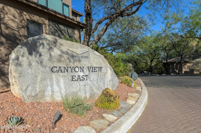 view of community / neighborhood sign