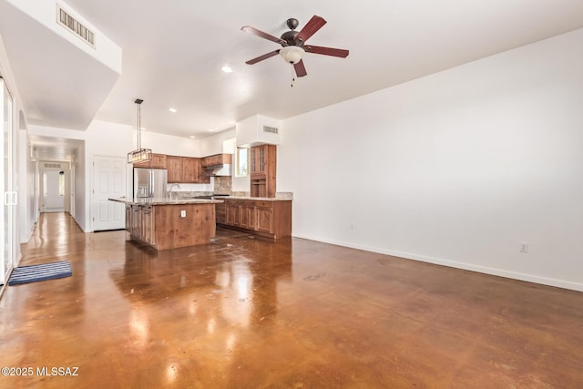 13940 E Hay Bale Trl, Vail, AZ 85641 - unfurnished living room with a sink, finished concrete flooring, a ceiling fan, baseboards, and recessed lighting