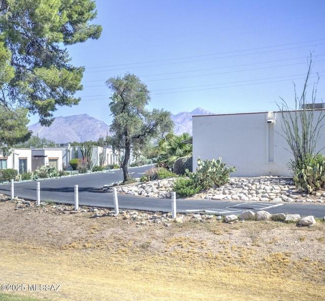 957 N Camino Las Solanas, Tucson, AZ 85710 - view of yard featuring a mountain view