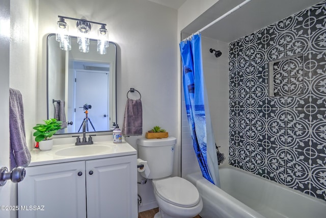 957 N Camino Las Solanas, Tucson, AZ 85710 - full bathroom with shower / tub combo with curtain, vanity, and toilet