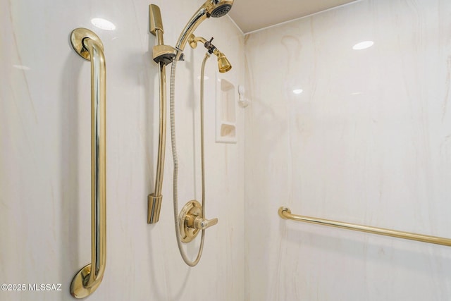 5800 N Placita Esplendora, Tucson, AZ 85718 - bathroom view of a shower