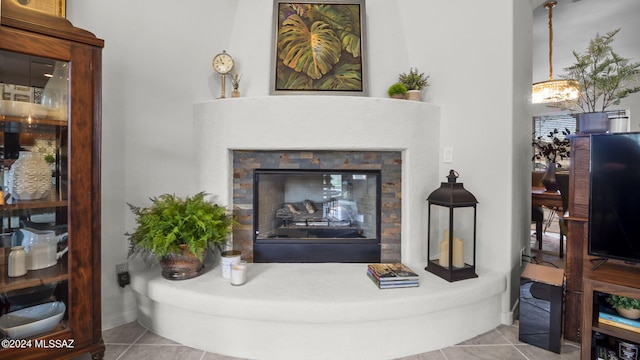 15083 S Placita Rancho Verano, Sahuarita, AZ 85629 - tiled living room with a glass covered fireplace and a chandelier