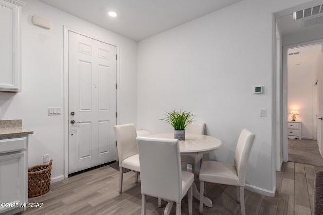 7988 S Bonanza Park Dr, Tucson, AZ 85747 - dining room with light wood finished floors, recessed lighting, and baseboards