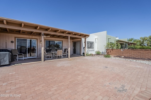 723 S Los Zafiros, Green Valley, AZ 85614 - view of patio featuring fence and outdoor dining area