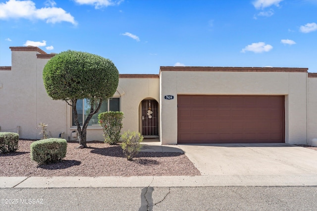 7624 E Helen St, Tucson, AZ 85715 - view of front of house with stucco siding, a garage, and driveway
