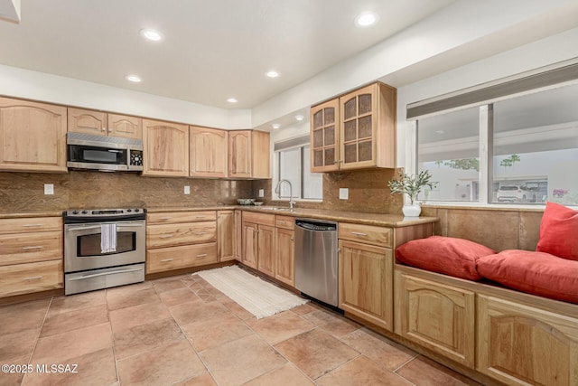 5050 N Crestridge Dr, Tucson, AZ 85718 - kitchen featuring stainless steel appliances, light brown cabinetry, a sink, decorative backsplash, and recessed lighting