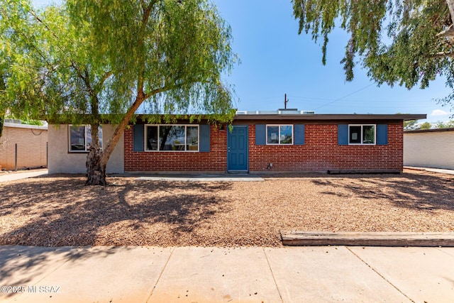 7932 E Winnepeg Dr, Tucson, AZ 85730 - single story home with brick siding