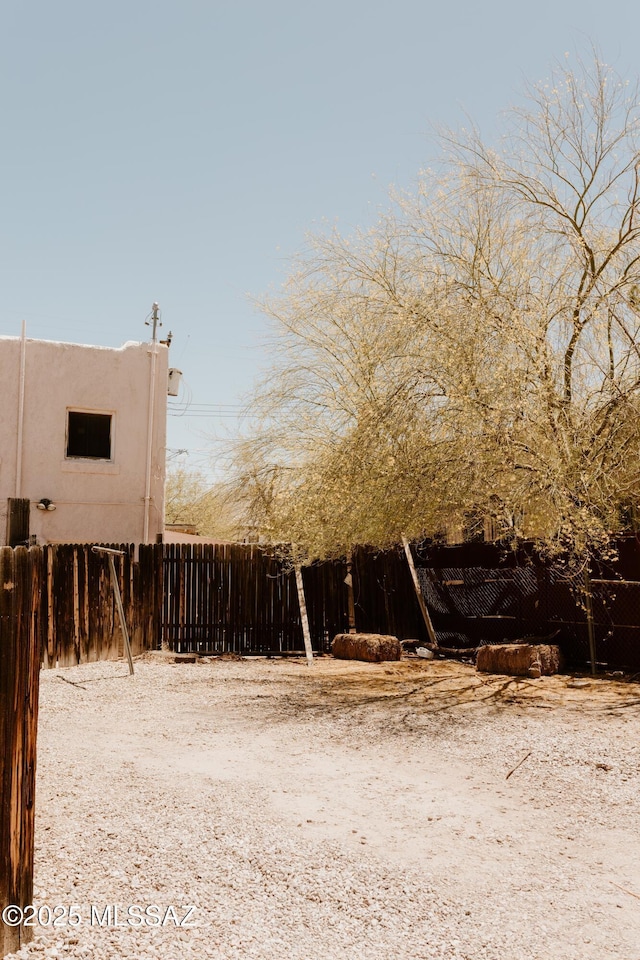 616 E 8th St, Tucson, AZ 85705 - view of yard featuring fence