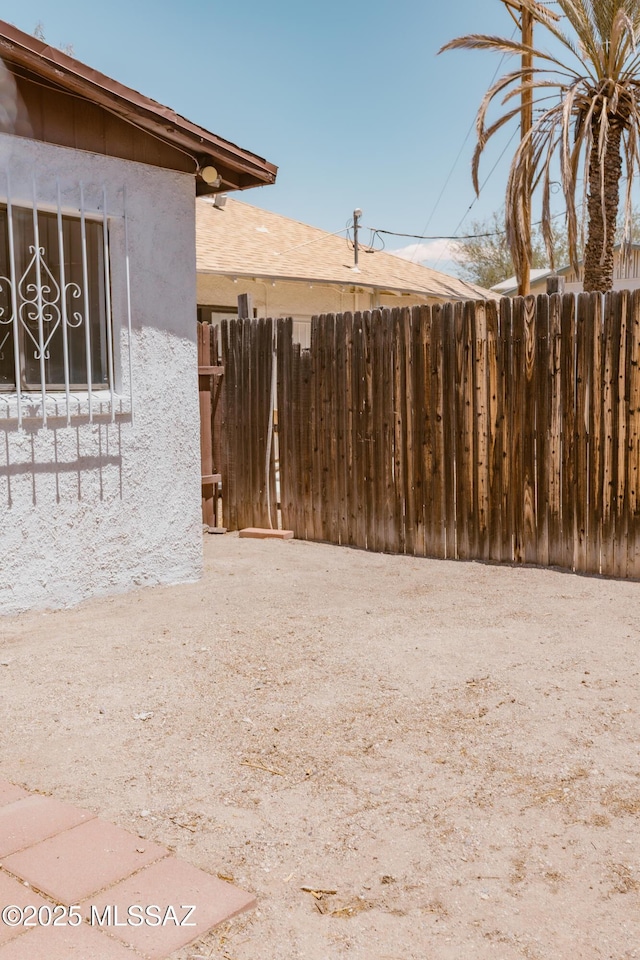 616 E 8th St, Tucson, AZ 85705 - view of yard featuring fence