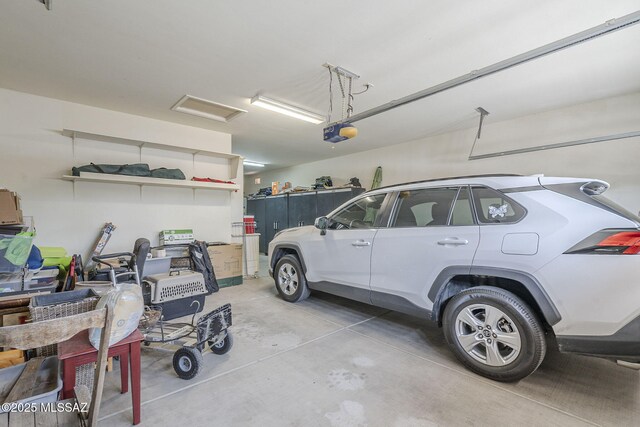 825 E Gunsight Mountain Pl, Sahuarita, AZ 85629 - garage featuring a garage door opener