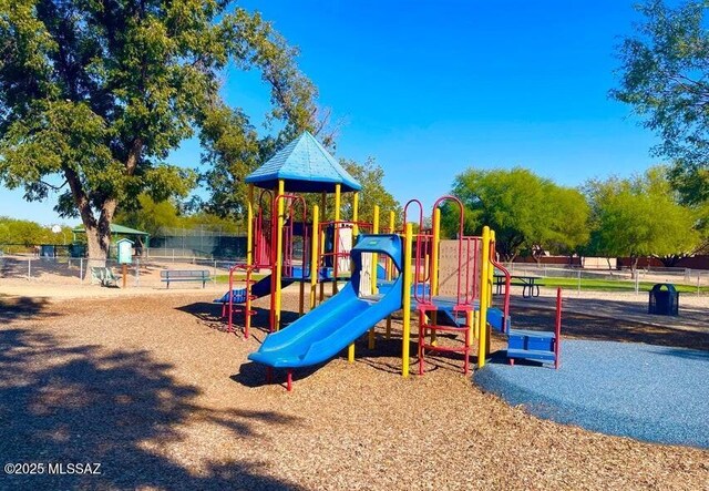 825 E Gunsight Mountain Pl, Sahuarita, AZ 85629 - communal playground with fence