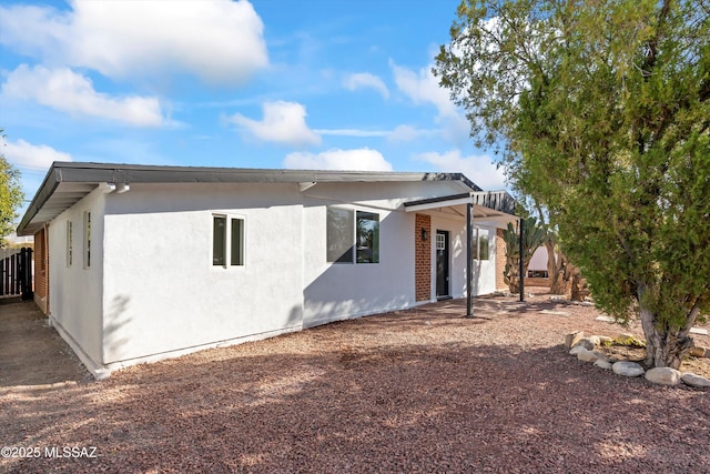 5011 E Scarlett St, Tucson, AZ 85711 - view of front facade with fence and stucco siding