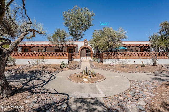 344 S Paseo Sarta Unit C, Green Valley, AZ 85614 - view of front of house featuring a fenced front yard, a tile roof, and stucco siding