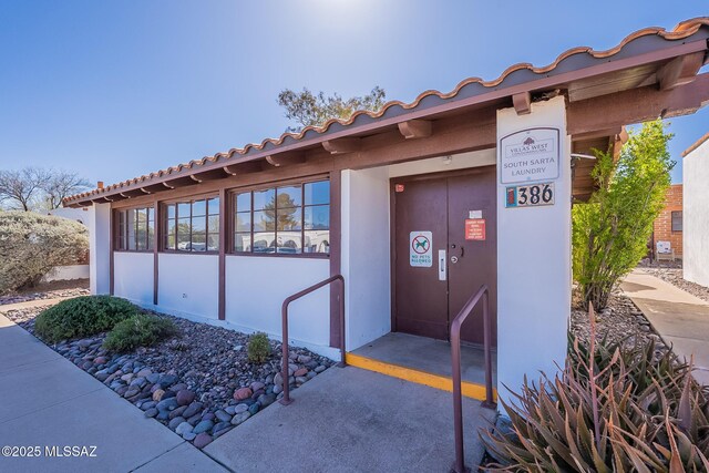 344 S Paseo Sarta Unit C, Green Valley, AZ 85614 - entrance to property featuring a tile roof