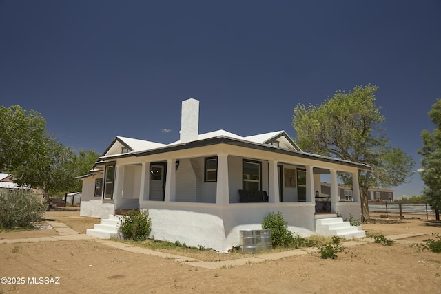 203 N Kellum Ave, Bowie, AZ 85605 - view of front of property with a porch, stucco siding, a chimney, and fence