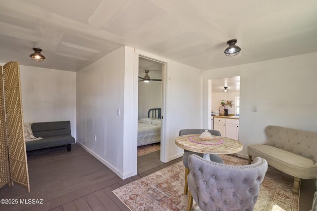 203 N Kellum Ave, Bowie, AZ 85605 - living area featuring dark wood finished floors and baseboards