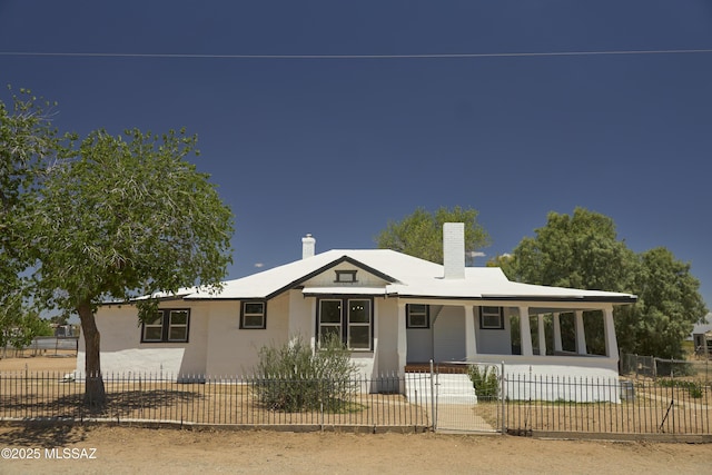 203 N Kellum Ave, Bowie, AZ 85605 - view of front of property with a porch, stucco siding, a chimney, and a fenced front yard