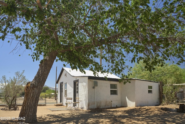 203 N Kellum Ave, Bowie, AZ 85605 - view of side of property with stucco siding and fence