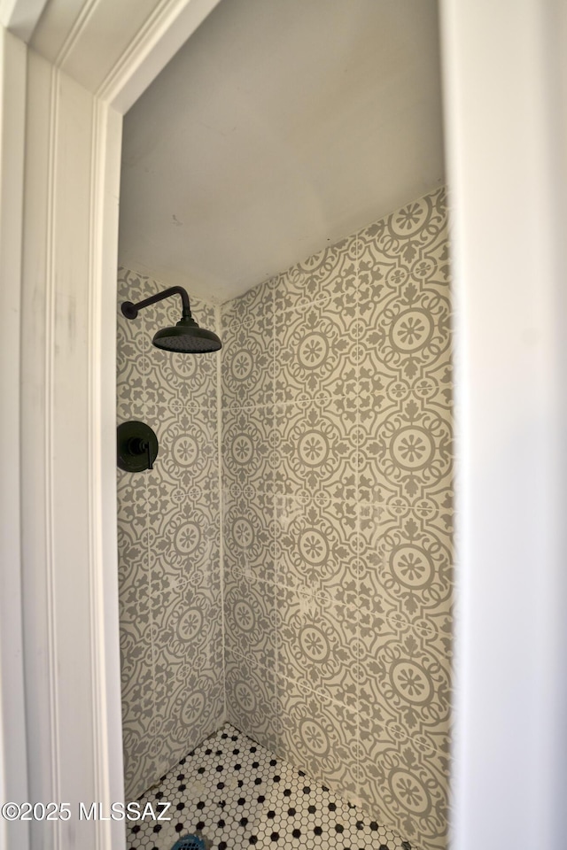 203 N Kellum Ave, Bowie, AZ 85605 - bathroom view of a tile shower