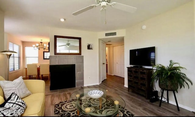 6655 N Canyon Crest Dr Unit 13277, Tucson, AZ 85750 - living room featuring a ceiling fan, wood finished floors, baseboards, and a chandelier